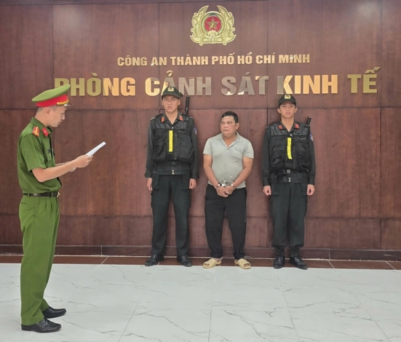 4 Bat Qua Tang Co So Ngam Oc Buou Voi Thuy Tinh Long Da Tieu Thu Hang Ngan Tan