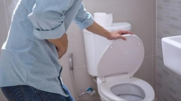 1 Nam Hay Nu Neu Thuc Day Thay 4 Dau Hieu Nay Canh Bao Benh Than Dang Tien Trien Nhanh