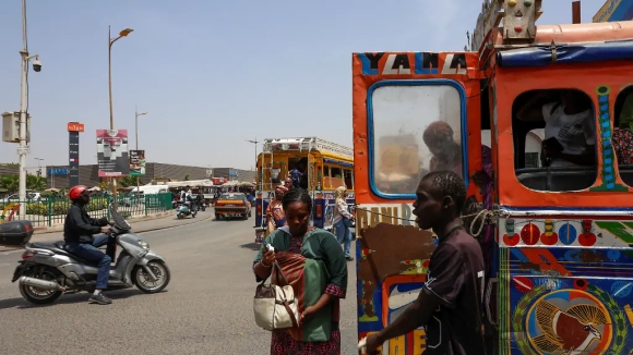 1 Bay 5000 Km Tu Duc Sang Chau Phi Doi Lai Dien Thoai Bi Mat
