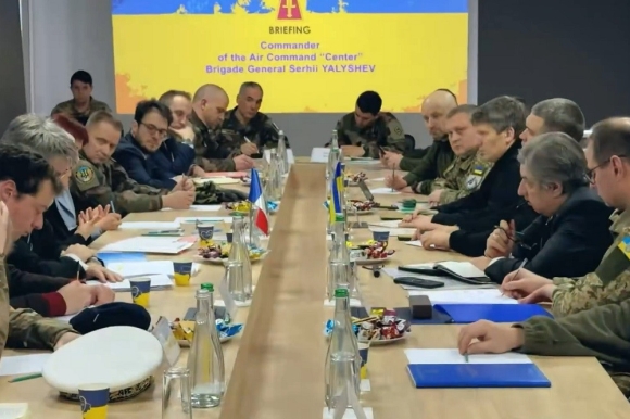 Pháp gửi chiến đấu cơ cho Ukraine, Kiev bác tin để mất làng ở Kharkiv vào tay giặc Nga