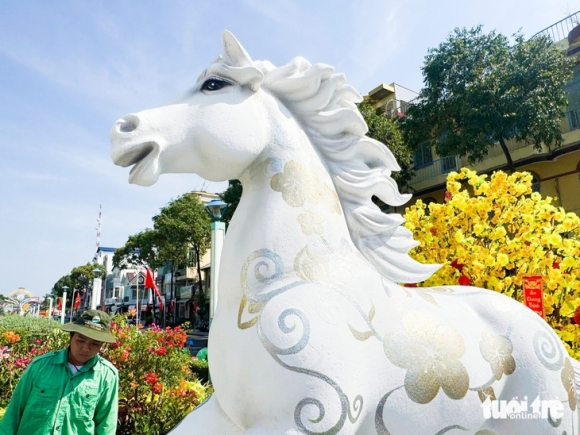 2 An Tuong Cap Bach Ma Vui Tuoi Nghinh Xuan O Ha Tien