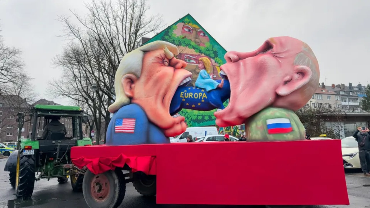 1 nhung chiec xe dieu hanh gay tranh cai tai le hoi rosenmontagszug duesseldorf 2026