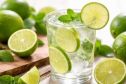 6 sai lầm khi uống nước chanh nhiều người mắc phải, tưởng tốt cho sức khỏe nhưng lại phản tác dụng