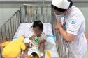 Bé gái 4 tuổi tử vong sau nhiều lần bị cha dượng và mẹ đẻ bạo hành tại phòng trọ