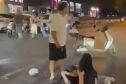 Bắt gian ngoài cửa khách sạn: Cơn ghen của người chồng nổi lên cũng không đáng sợ bằng phản ứng của cô vợ