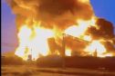 Máy bay không người lái tập kích St. Petersburg và Kronstadt: Cảng và nhà máy bốc cháy