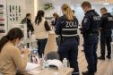 Berlin mở chiến dịch “quét” tiệm Nail: phát hiện lao động không giấy tờ, dấy lên nghi vấn bóc lột lao động