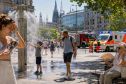 Cologne chao đảo vì nắng nóng: 7 người suýt mất mạng trong căn hộ áp mái