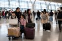 Việt kiều về nước, điều người thân chờ đợi có khi không nằm trong những chiếc vali