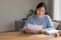Chồng gửi tiền hàng tháng: Người vợ ở Đức có cần đóng thuế hay báo ngân hàng?