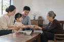 Cha mẹ tích đức, con cái hưởng phúc: Tài sản quý giá nhất để lại cho con không phải tiền bạc