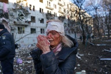 Khi ký ức bị lãng quên trong tiếng hò reo