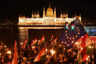 Chấn động toàn cầu: Kẻ độc tài Hungary ngã ngựa! Dân chúng hân hoan, ông Tập thực sự hoảng sợ?