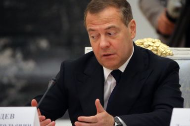 Ông Medvedev hoài nghi vai trò trung gian hòa giải của Mỹ