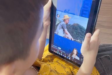 Không thể giao trẻ em cho mạng xã hội: Đừng để trẻ chống chọi bằng 'chiếc khiên giấy'
