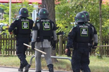 Cướp ngân hàng ở Regensburg: một người thiệt mạng, nghi phạm cố thủ bên trong