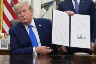Lo ngại về sắc lệnh siết luật 'sinh ở Mỹ là công dân Mỹ' của ông Trump