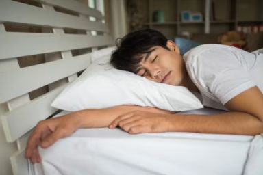 Vì sao có người vẫn ngủ ngon dù 'trời sập'?