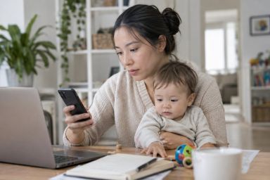 Con đủ 15 tháng, cha mẹ nhận trợ cấp xã hội ở Đức có bắt buộc phải đi làm?
