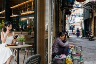 Việt kiều về quê tóc rối, nhưng có thật là đời họ rối hơn mình?