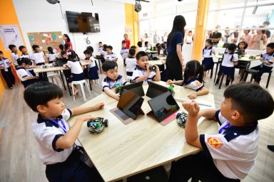 Tuần đầu tiên con đi học, mẹ với cô... hết hồn