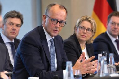 CDU tìm cách lấy lại niềm tin sau thất bại bầu cử bằng cam kết giảm giá điện và thủ tục