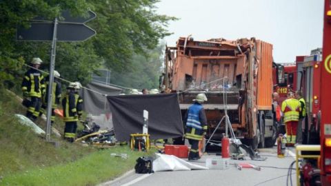 Baden-Württemberg: Xe rác 26 tấn lật đổ vào ô tô, 5 người chết, cả gia đình thiệt mạng