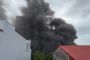 Cháy kho phế liệu khói đen cuồn cuộn, bủa vây chung cư ở Nghệ An