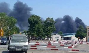 Cháy lớn trong Khu công nghiệp Sóng Thần 2, khói lửa bốc lên ngùn ngụt
