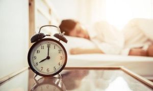 Ngủ nướng vào cuối tuần có hại như thế nào?