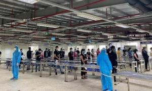 Bắc Giang lấy mẫu xét nghiệm cho 80.000 công nhân KCN Vân Trung