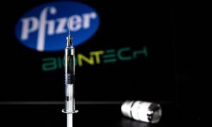 Chủng Delta hoành hành, Pfizer sẽ đề nghị cấp phép tiêm vắc xin tăng cường