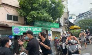 Hà Nội: 2 vợ chồng chống đối, gây rối tại chốt kiểm dịch chợ Yên Phụ