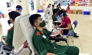 Hàng trăm quân nhân 'ứng cứu' ngân hàng máu Bệnh viện Quân y 175