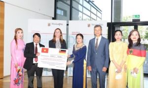 Cộng đồng người Việt tại Đức quyên góp ủng hộ nhân dân vùng lũ Tây Đức