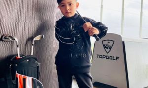 Con trai Đan Trường - Thủy Tiên học chơi golf 65 USD một tiếng