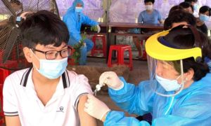 Các tỉnh miền Tây tổ chức tiêm vắc xin cho trẻ 12-17 tuổi