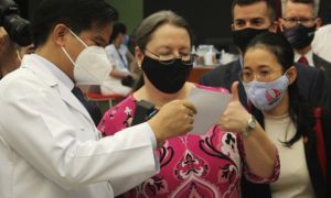 Tin sáng 10-11: Mỹ tặng Việt Nam thiết bị giải trình tự gene của virus; trẻ...