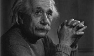 Bán đấu giá bản thảo viết tay của Albert Einstein hơn 13 triệu USD