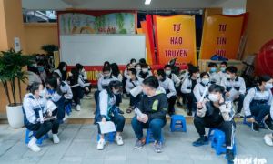 Học sinh lớp 9 tại Hà Nội tiêm vắc xin ngừa COVID-19: 'Vừa hồi hộp, vừa mừng'