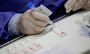 Báo Úc: Phát miễn phí test nhanh cho dân giúp giảm tiền chống dịch