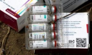 Hơn 100 triệu liều vaccine Covid-19 bị từ chối trong một tháng