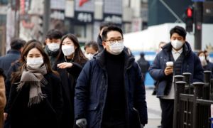 Tòa án ở Seoul: Cửa hàng lớn, thiếu niên được miễn 'thông hành vắc xin'