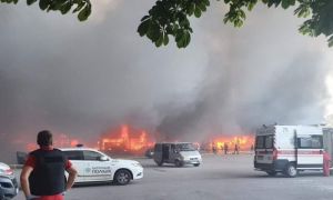 Trung tâm thương mại Ukraine chìm trong biển lửa sau đòn tập kích tên lửa