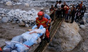 Số người chết do động đất ở Tứ Xuyên đã lên tới 65, 200 người còn mắc kẹt