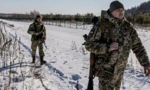 Nhiều nước cam kết viện trợ quân phục mùa đông cho Ukraine