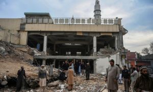 Kẻ đánh bom thánh đường Pakistan cải trang thành cảnh sát