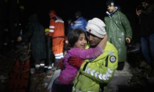 Tiếng kêu cứu trong đêm sau trận động đất Thổ Nhĩ Kỳ
