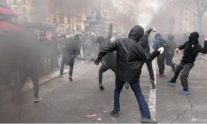 Bạo lực lại nổ ra tại Pháp vì cải cách hưu trí