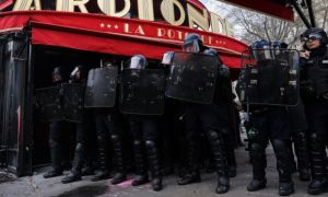 Người biểu tình tấn công 'quán ruột' của Tổng thống Pháp